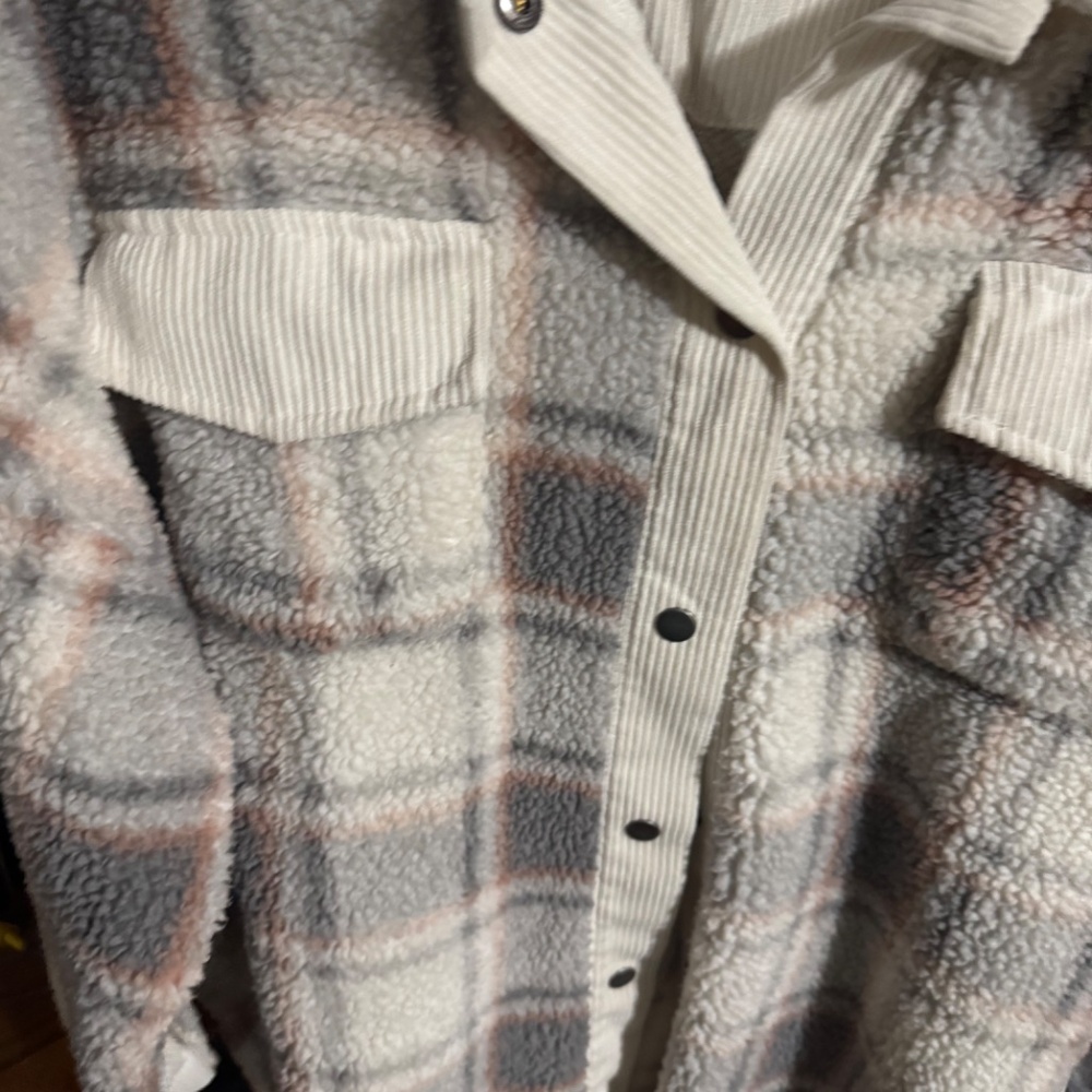 Women’s Shacket - Picture 2 of 4